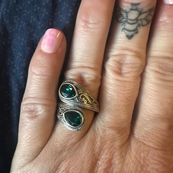 Sterling silver with green gemstones bypass ring - Picture 1 of 5